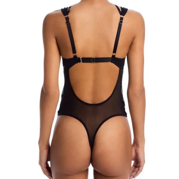 Thistle and Spire Red Cutout bodysuit sz Medium nwot - Picture 2 of 8